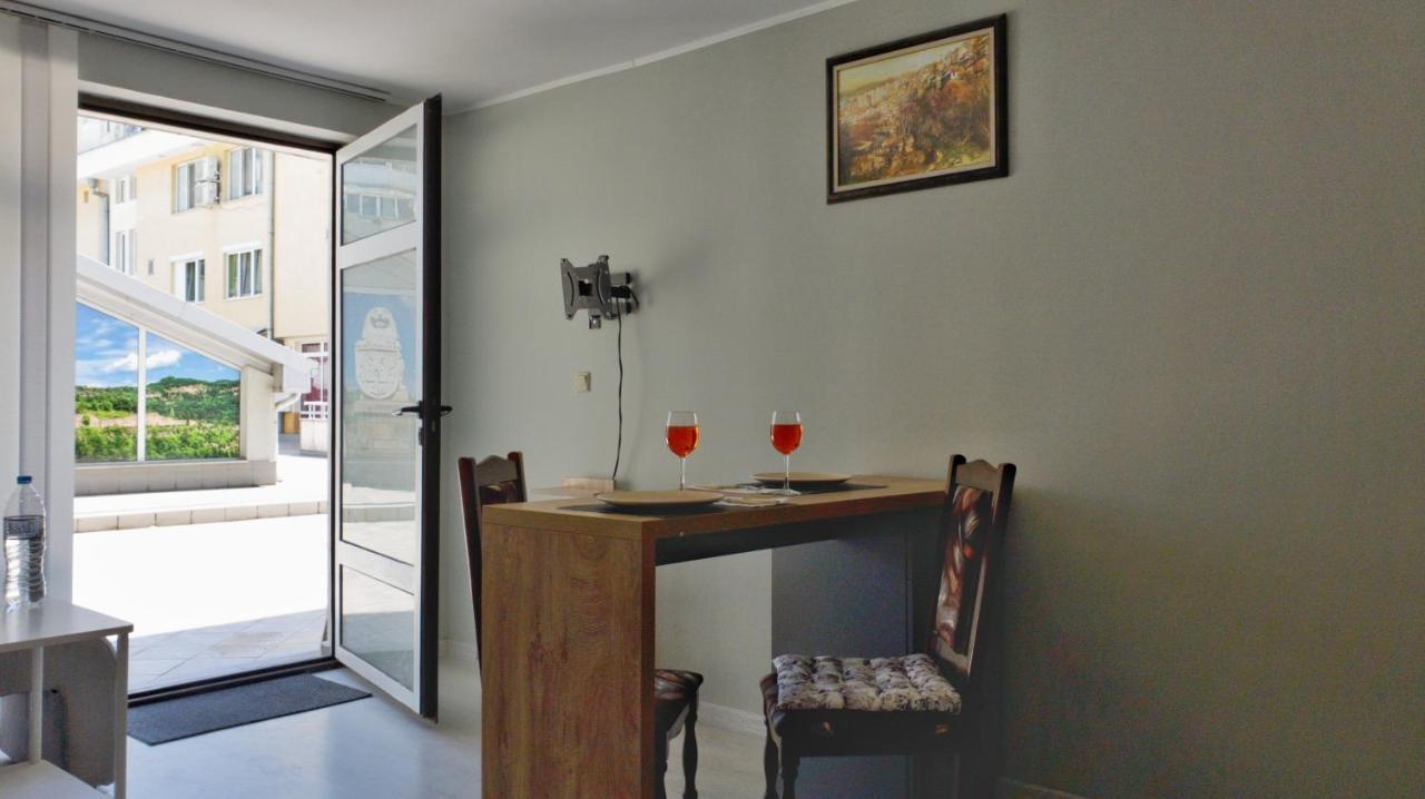 Cozy Studio Near The Park With Huge Verandah. Veliko Tárnovo Exterior foto